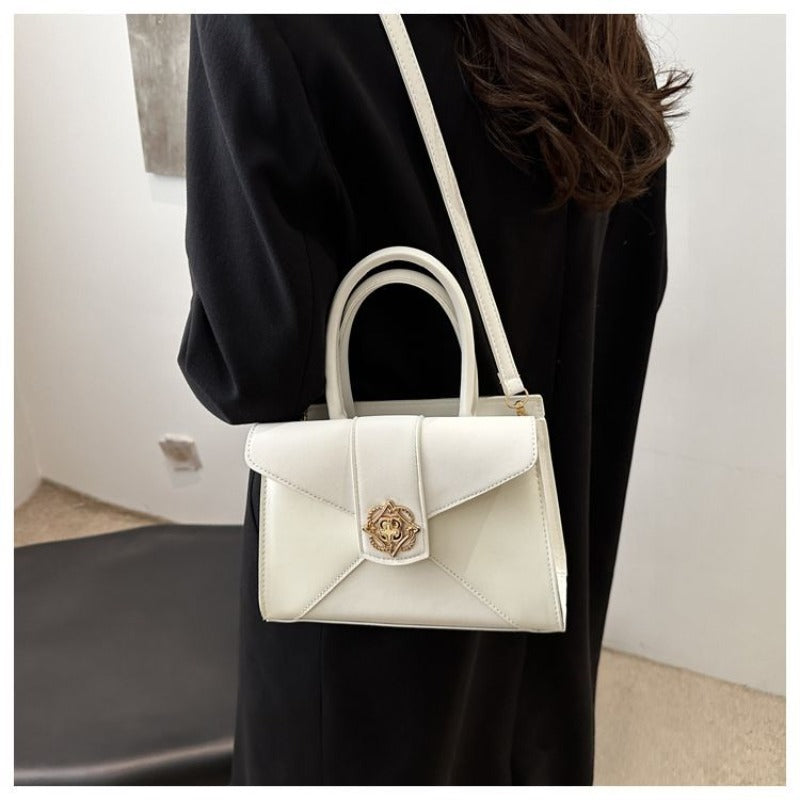A Compact Shoulder Bag for Women Featuring a Square Lock Clasp And a Zipper System with an Additional Compartment, Ideal for Daily Commutes And Travel. This Multi-Colored Crossbody Bag Serves As a Versatile Everyday Handbag