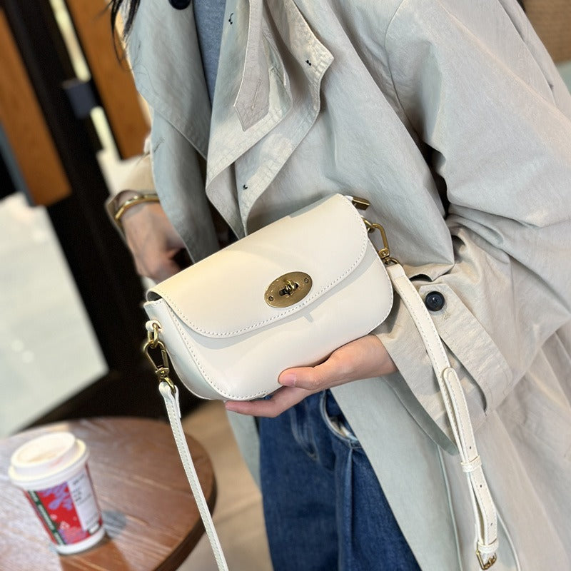 A New Small Square Crossbody Bag for Women Made of Authentic White Leather, Featuring a Light Luxury Design That Is Trendy And Suitable for Everyday Commuting